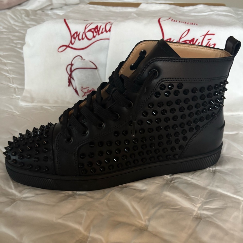 Louis Spikes
Christian Louboutin Men's Calf Leather Louis Spikes Sneakers - Picture 2 of 16